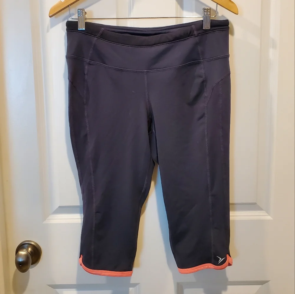 Old Navy women Active cropped pants. Size Large‎